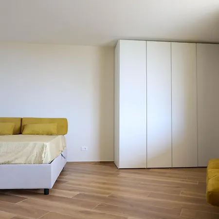 Apartman La Gialla Attico Damore *