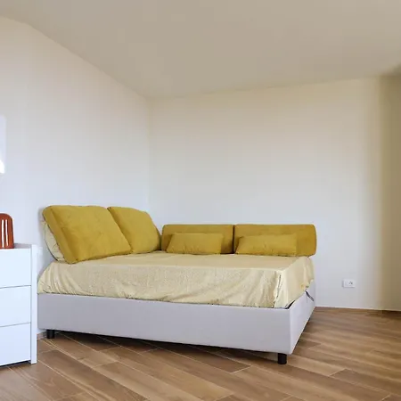 Apartman La Gialla Attico Damore *